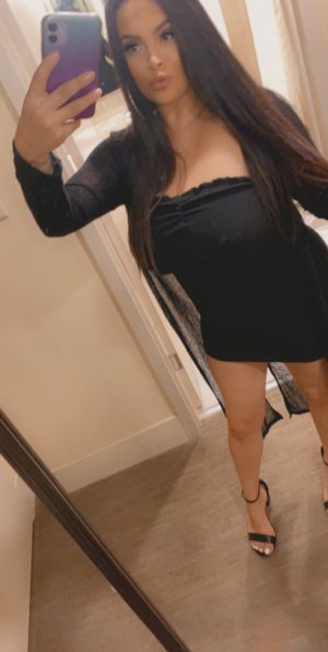 Alandra outcall escorts in Woodmere
